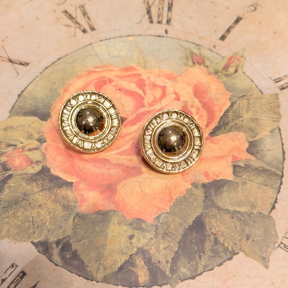 Vintage Gold Tone Round Clip On Earrings